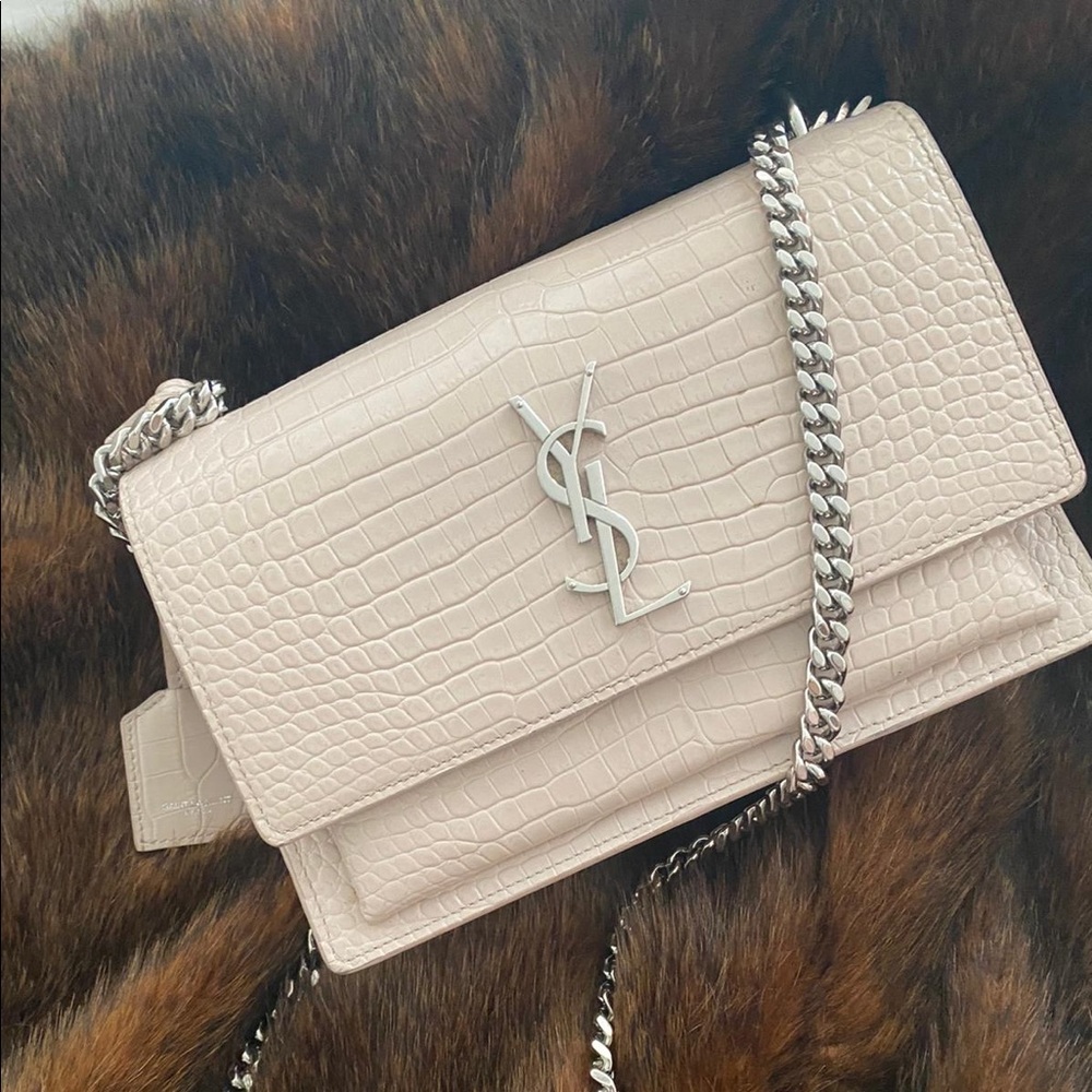 YSl M bag.    Color: light pink